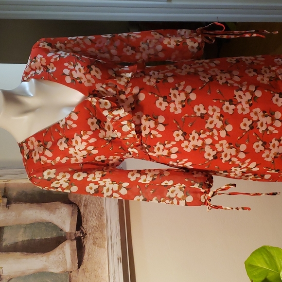 Gilli Dress - Picture 2 of 9